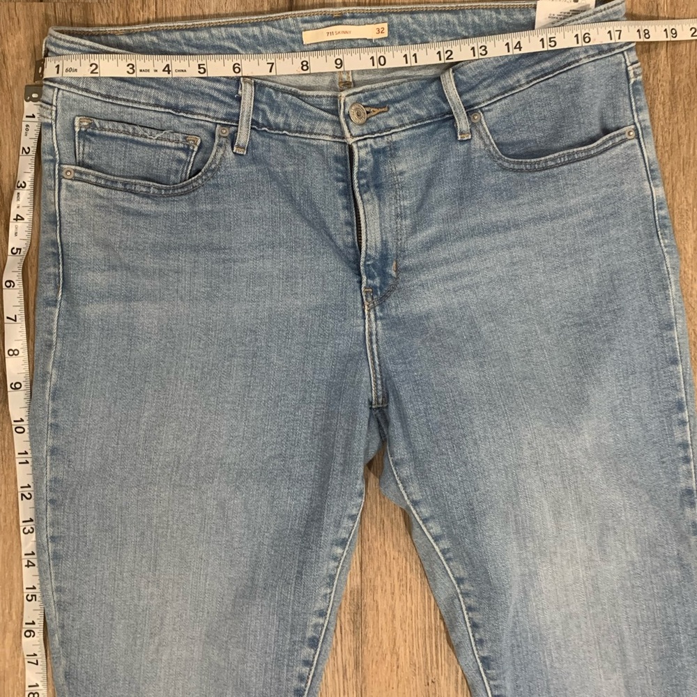 Levi’s 711 Skinny Jeans